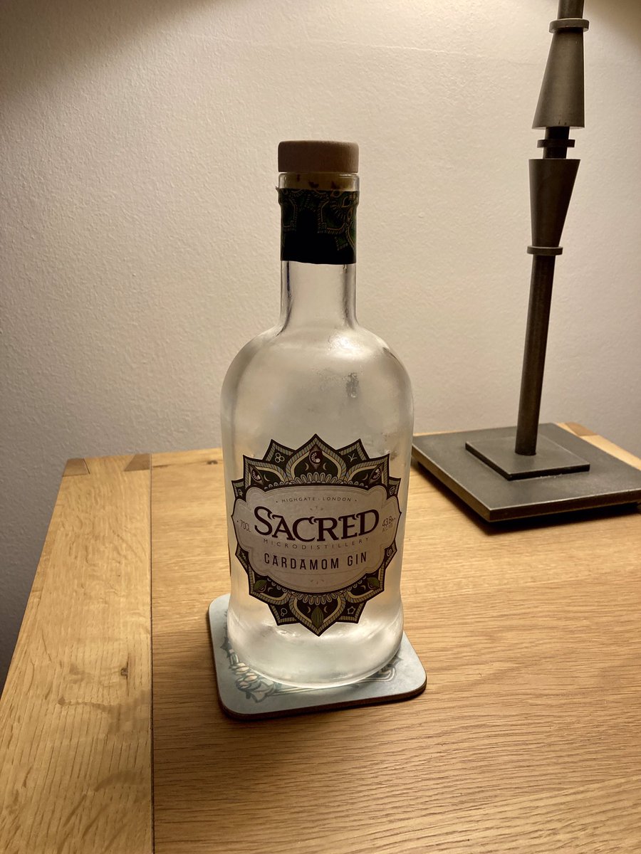 Minghowriter's tweet photo. My #lockdown #gin survey: @harrisdistiller 4 sipping/over ice; @DaMhile #seaweed (my fav!) for #rosemary #thyme #GandT or #DirtyMartini; @bathtubgin for spicy #orange #GandT, #Negroni, #pinkgin; @SacredGin #Cardamom for aromatic #GandT; @BrewDog #LoneWolf #CloudyLemon 4 spritzer https://t.co/keb9CoRcpB