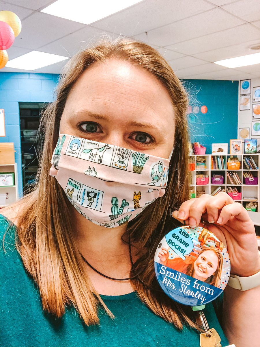 RachCStanley's tweet photo. Ready for some kiddos to be in the school tomorrow for meet the teacher!! Had to make sure they knew I was giving out BIG smiles!!! #vhelp #teacherlife @vhelpk5 https://t.co/yUY6iaDnhc