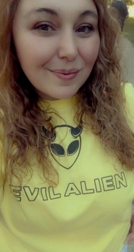 evilalien_T's tweet photo. Look at this beautiful angel in evilalien t-shirt! God damn I'm so happy! Thank you @nikalann28 for buying the very first piece of my merch!
#twitch #evilalien #tshirt #merch https://t.co/0k3XKoOf7N