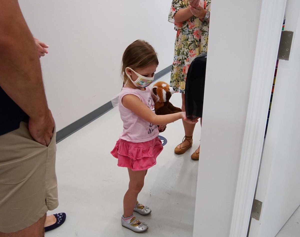 We loved seeing our #ProudRaiderFamilies during today’s Materials Pick-Up and Primary School Meet and Greet visits. We are so excited to welcome you back and cannot wait to connect this week! #GulliverPride