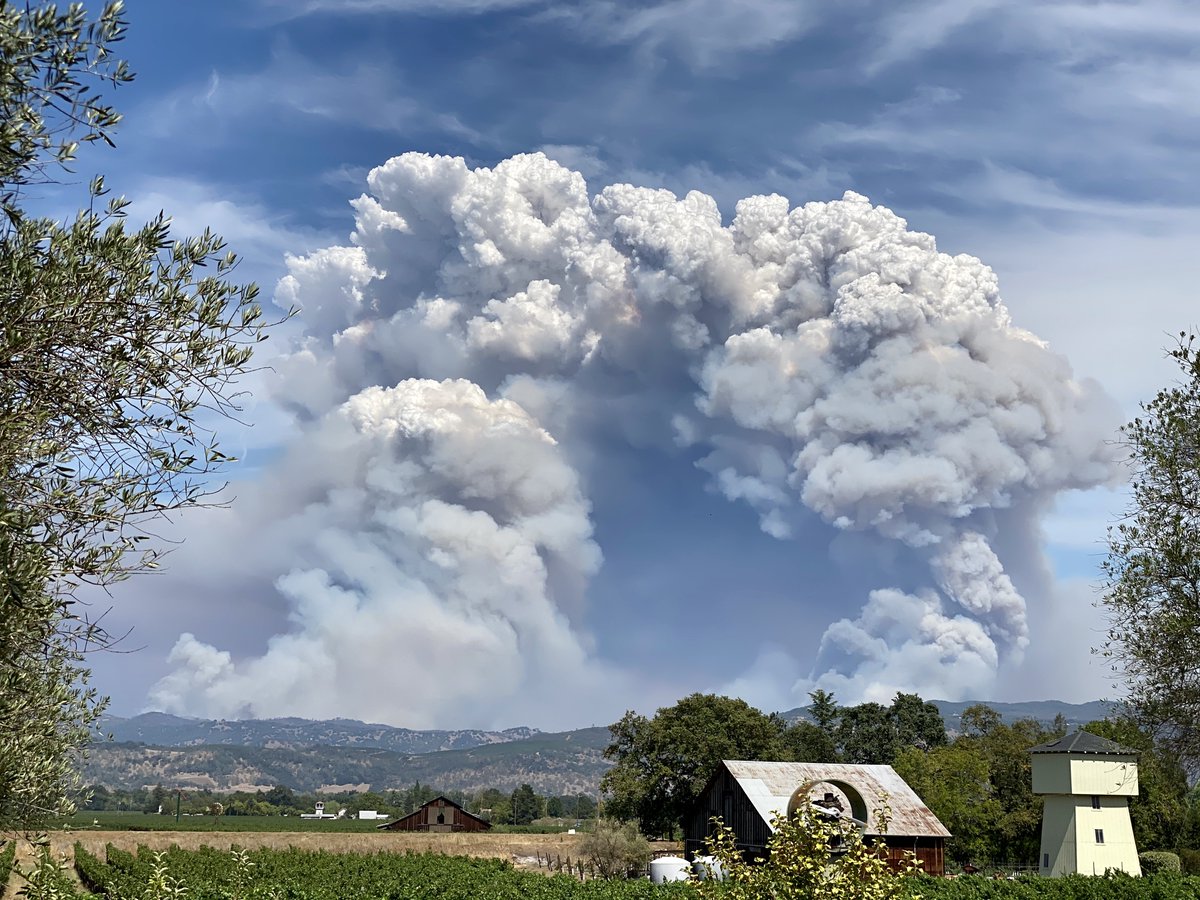 brendan4eva's tweet photo. The three fires East of Napa Valley. #GambleFire #15-10Fire and #HennesseyFire. @napacountyfire https://t.co/BRhRPNOczj