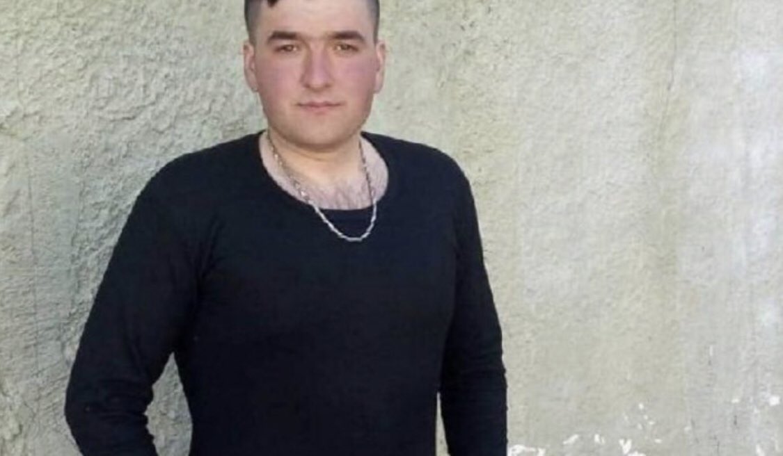 Tecavüzcünün”asker”
olduğunu söylemek TSK’ya leke getirmez.
Ama
Tecavüzcü katili,asker
olduğu için,serbest bırakmak!
Hem leke,hem huzursuzluk getirir.

Çünkü hiçbir asker,böyle biriyle,aynı cephede ölüme gitmek istemez.
#MusaOrhanTutuklansin
