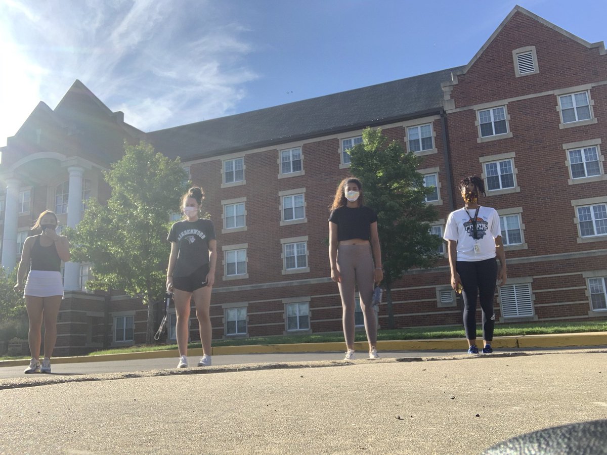 gracieneff0's tweet photo. Your @LindenwoodWBB freshman are all moved in😁😁😁 #roaringreturn #oneroar can’t wait for our free t’s😋 https://t.co/DflTV1PVoB