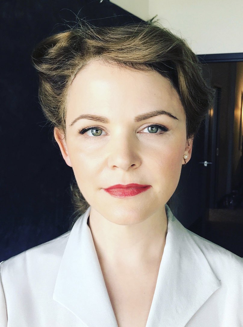 jdallasbrr's tweet photo. "Ela é uma maravilha.  Assista a três ícones @DollyParton, #KathleenTurner e #GinniferGoodwin falando sobre seu filme para TV indicado a #Emmy #TheseOldBones de Dolly Patton's Heartstrings em @netflix (com outro ícone, @JimHalterman) #Netflix 🌟"
-@JoshDallas via Twitter https://t.co/cKgzqg8mq8