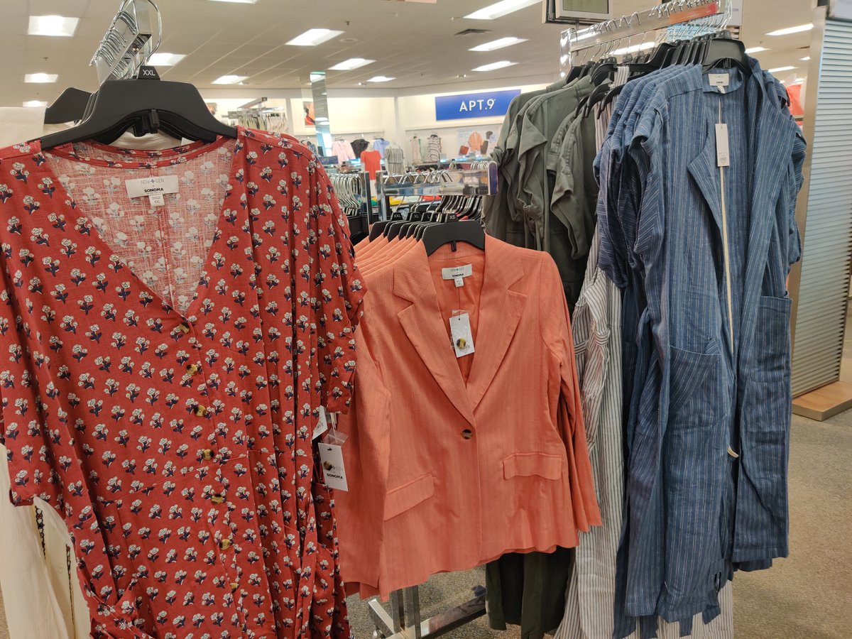 grimmlin_fic's tweet photo. As seen at my local Kohl's in Lansing, MI. I'm so happy for you (and I want this red dress) @realGpad #nowandgen #kohls https://t.co/HHBzshp8P3 https://t.co/AISTKTJRZ0