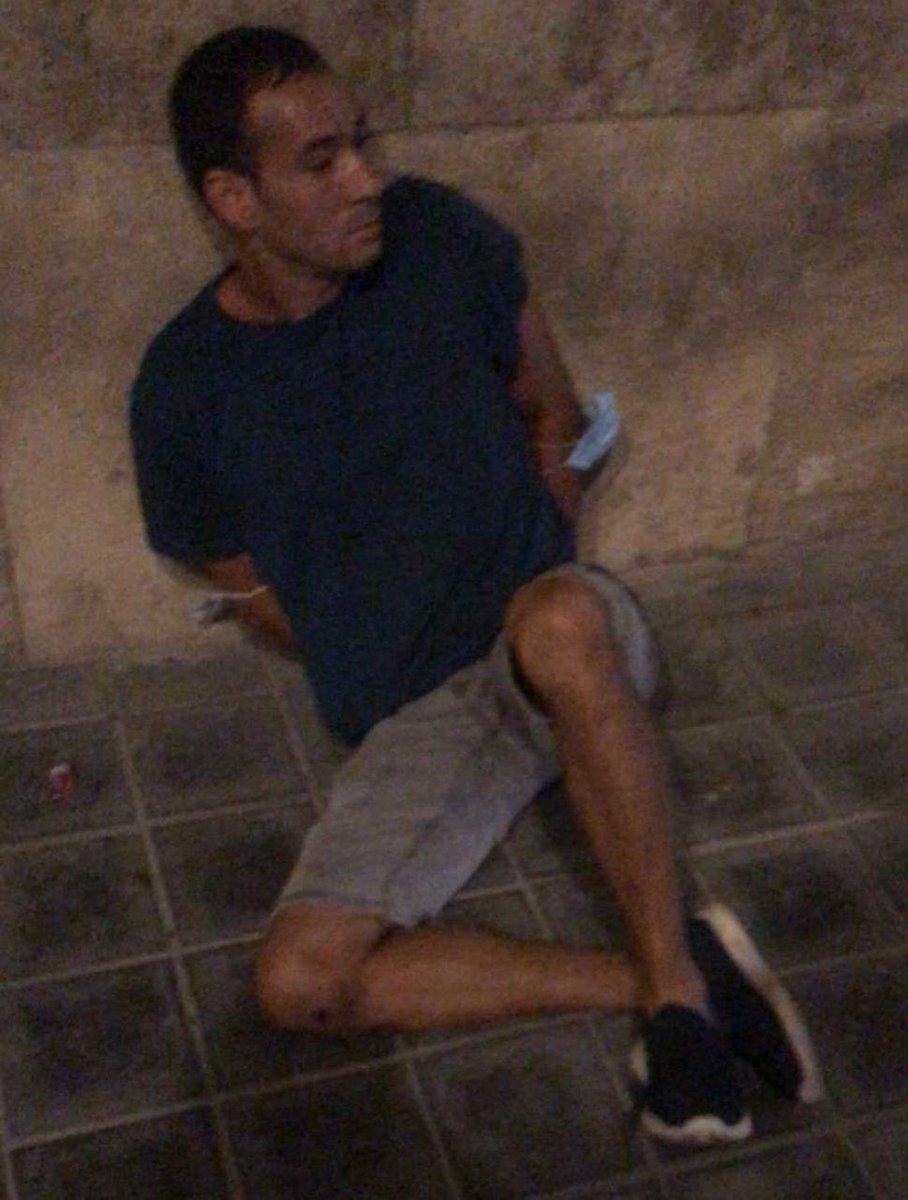 CasoAislado_Es's tweet photo. La Policía logra detener al autor de la brutal agresión a una anciana de 85 años en Valencia. 

Este personaje debe recibir su merecido. No basta con pasar una larga temporada en la cárcel. https://t.co/F0Ed6DsbyW