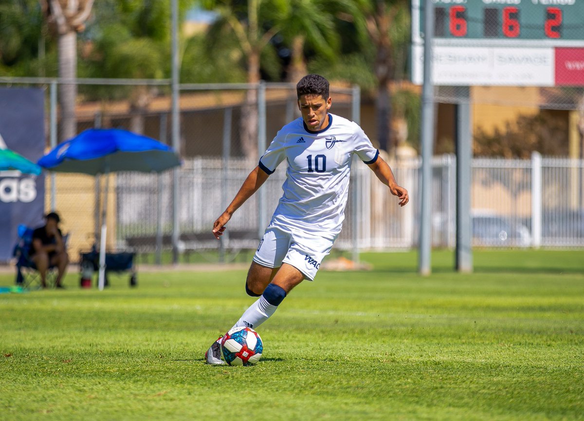 CBUmsoccer's tweet photo. 📸BRIAN GONZALEZ📸

#LanceUp⚔️ https://t.co/nLMV1hTKC3