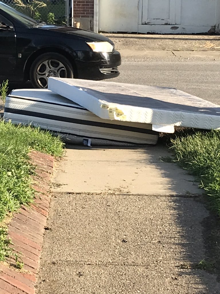 Cabbark's tweet photo. @IndyMayorJoe Today was third Tuesday for heavy trash. I called Mayor action line 2 times to verify and make sure they pick up mattresses. Evidently, they don’t or pick up what they want and don’t bother if it is raining. I saw the heavy trash truck 2 times and they didn’t https://t.co/VLQyWIeMqt