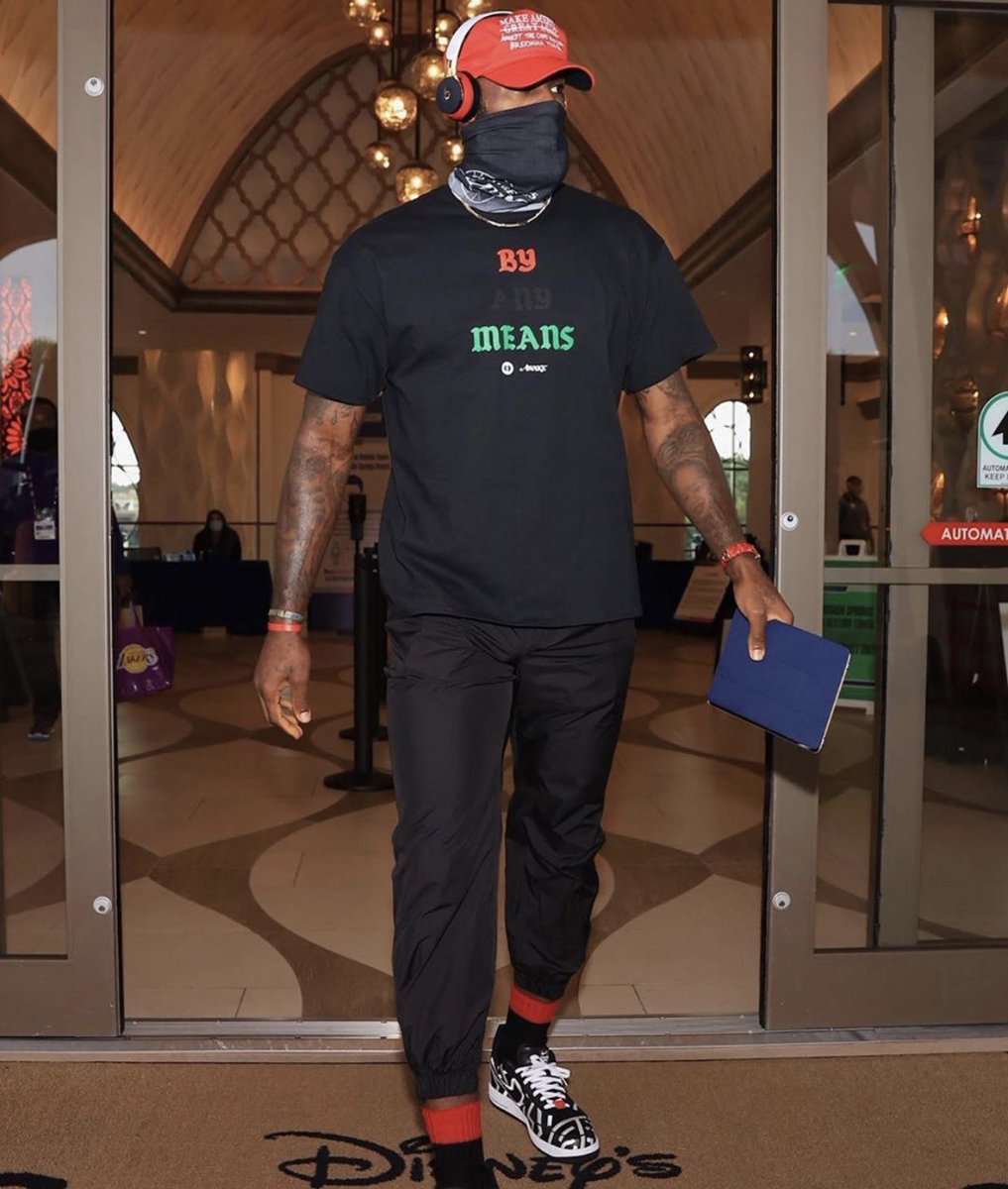 RTNBA's tweet image. LeBron and Kyle Kuzma pulled up to tonight’s game in “Make America arrest the cops that killed Breonna Taylor” hats