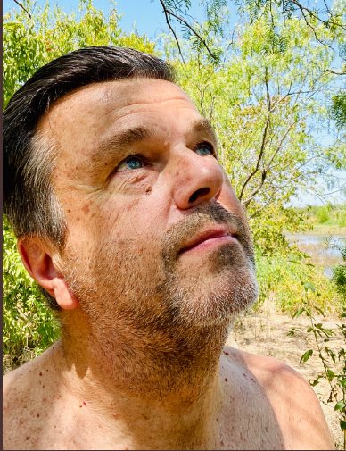 RandomHarry3's tweet image. The handsome Glenn Saint John #older4me #woofbound