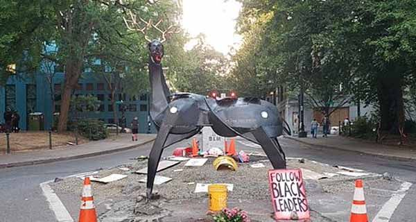 But... Someone made a new elk. He is glorious and strange, and given that the original was called a "monstrosity of art" and "gargoyle quadruped," the new statue is kind of perfect.