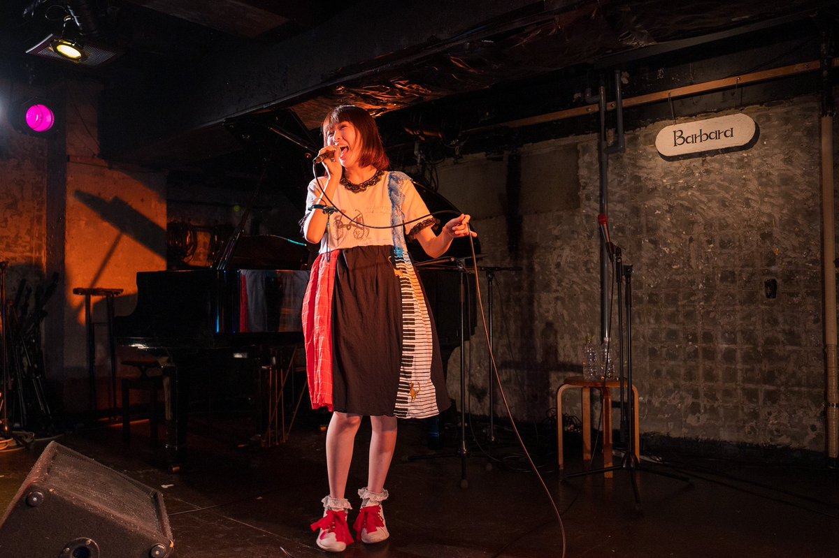 silt_ym's tweet photo. 8/16MinakaMiX Live vol.1の写真、その7。
そして最後はライブ主催の #水上ゆか さん。初のライブ主催でただでさえ大変な上にコロナで8月に延期になったりでお疲れ様でした。披露した曲は自分好みな感じでノリやすかったです(^^)。
#MML1 https://t.co/lBtA2uWdmm