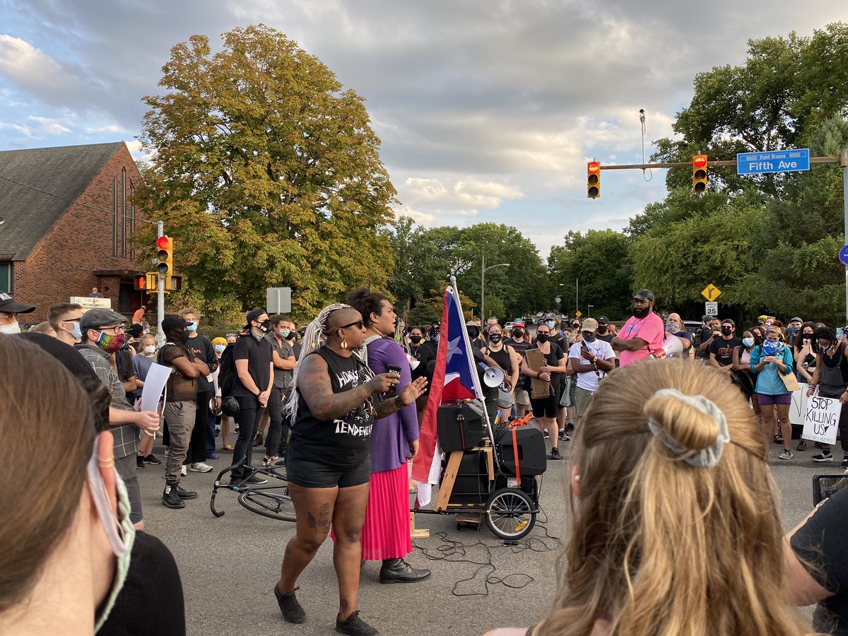 Circling up at Fifth and Beechwood. Nique says they hope to speak with Peduto tonight, but doubts he’ll come outside. They tell protestors to look out for each other “And nobody gets kidnapped today because that shit’s weird.”  @905wesa