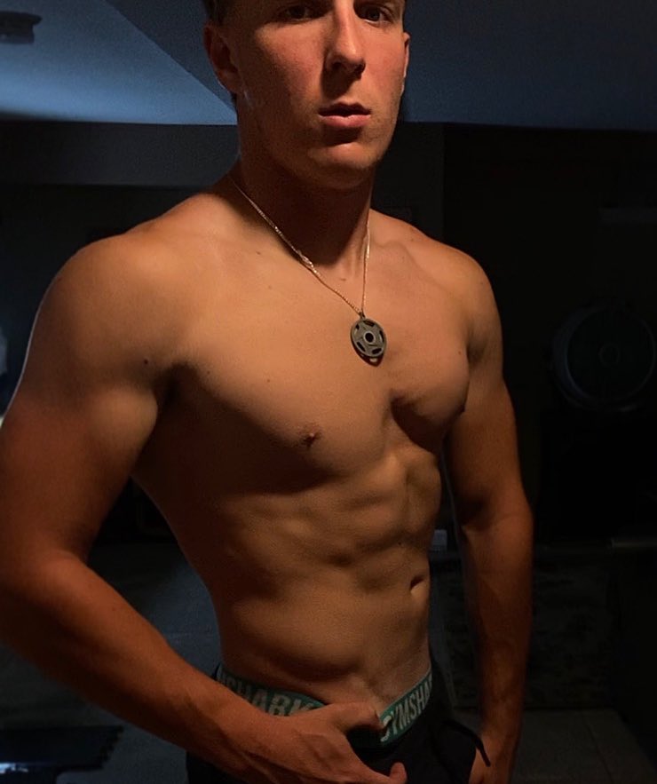 HunterCoapman's tweet photo. @BenFrancis1992 Heyo King 👑! If y’all are ever in need for a prime shark I would be more than glad to be part of the future with y’all 🦈!! https://t.co/eNTINW1hrR