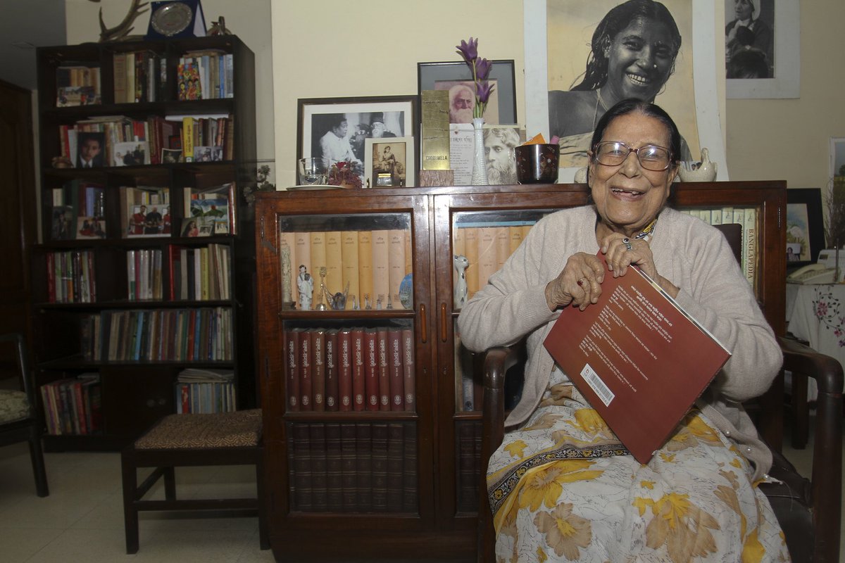 Sayeeda Khanam, the first female professional photographer of Bangladesh, passed away in Dhaka early Tuesday. She was 83.Photo: Syed Mahamudur Rahman