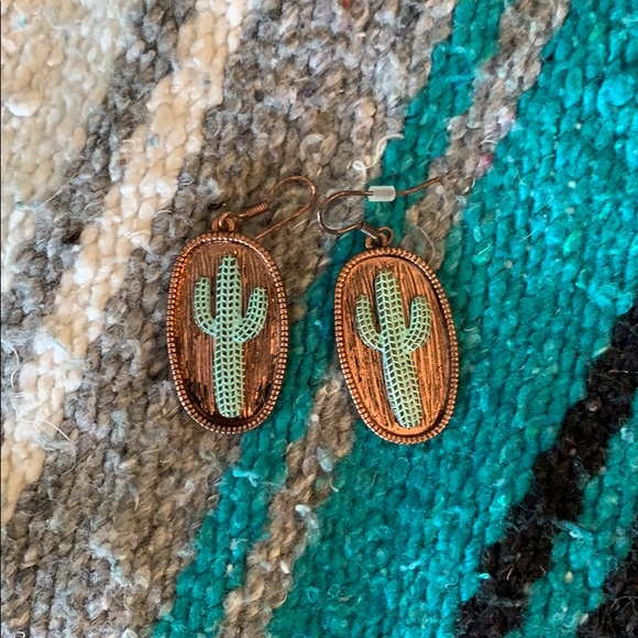 So good I had to share! Check out all the items I'm loving on <a href="/Poshmarkapp/">Poshmark</a> #poshmark #fashion #style #shopmycloset: posh.mk/Hx2eT6AY38