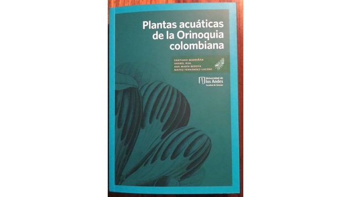 Otro dato. Los llanos orientales parecen ser sólo pastizales, pero en realidad son mega diversos. Con un equipo de 4 personas encontramos cerca de 300 especies de plantas acuáticas y escribimos un libro. Lo pueden descargar gratis en JSTOR.  #Eldesparche 14/16