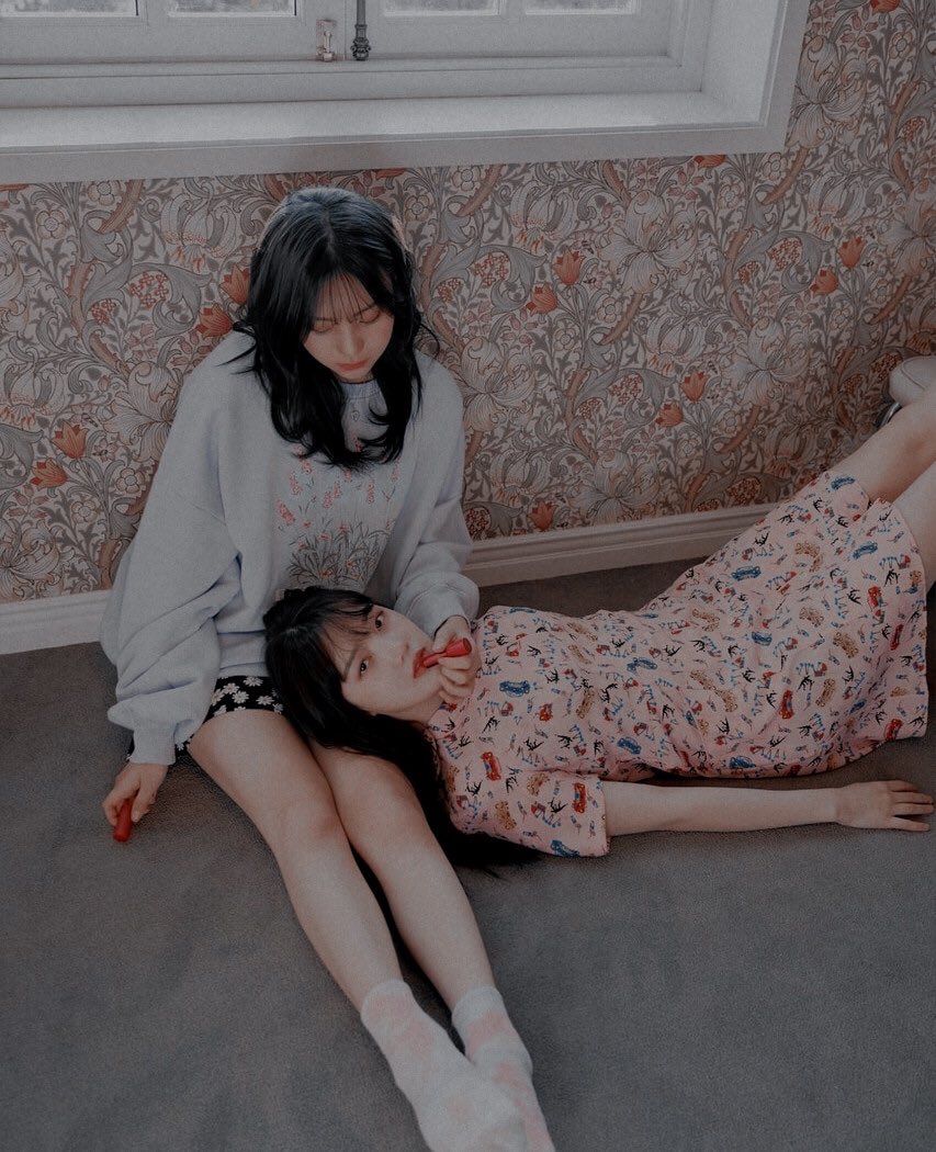gfriendaes's tweet photo. ♡ happy birthday to my precious girls ♡

#팔월에_피어난_예린이라는_꽃
#빛나는_여름날의_싱그러운_예원아
#HappyYeSistersDay https://t.co/8dRTrylHTn
