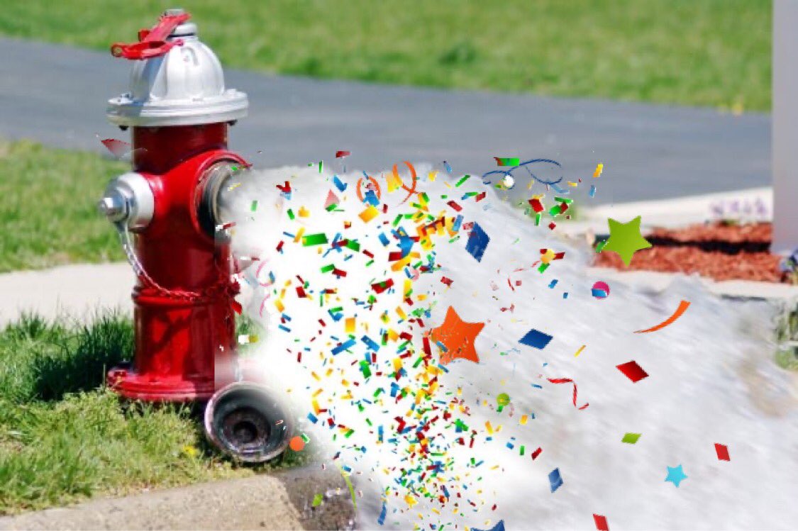 drunkunks's tweet image. It’s my understanding that the fire hydrants in the Webster Sq area are apparently just for show. And possibly filled with confetti.
So WFD had to string hoses across Park Ave to the working hydrants near the Applebee’s. 
This is why the entire area was gridlocked.