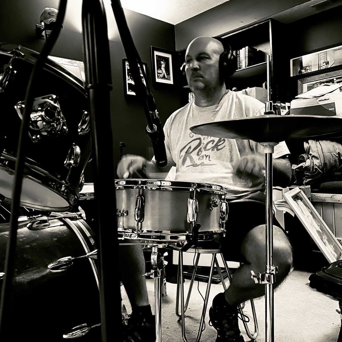 SonsLibertyBand's tweet photo. Laying down some drums today with our vintage 60s Slingerland kit!
#newmusic #originalmusic #indiemusic #slingerland #shuremicrophones https://t.co/t0jKo8rZHO