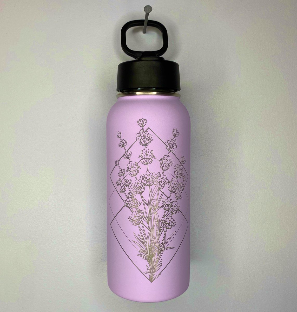 nativheartbeats's tweet photo. 🌲✨🌿

engraved this water bottle today, dm me if you’re interested in buying it (: https://t.co/axTpzL9rnQ