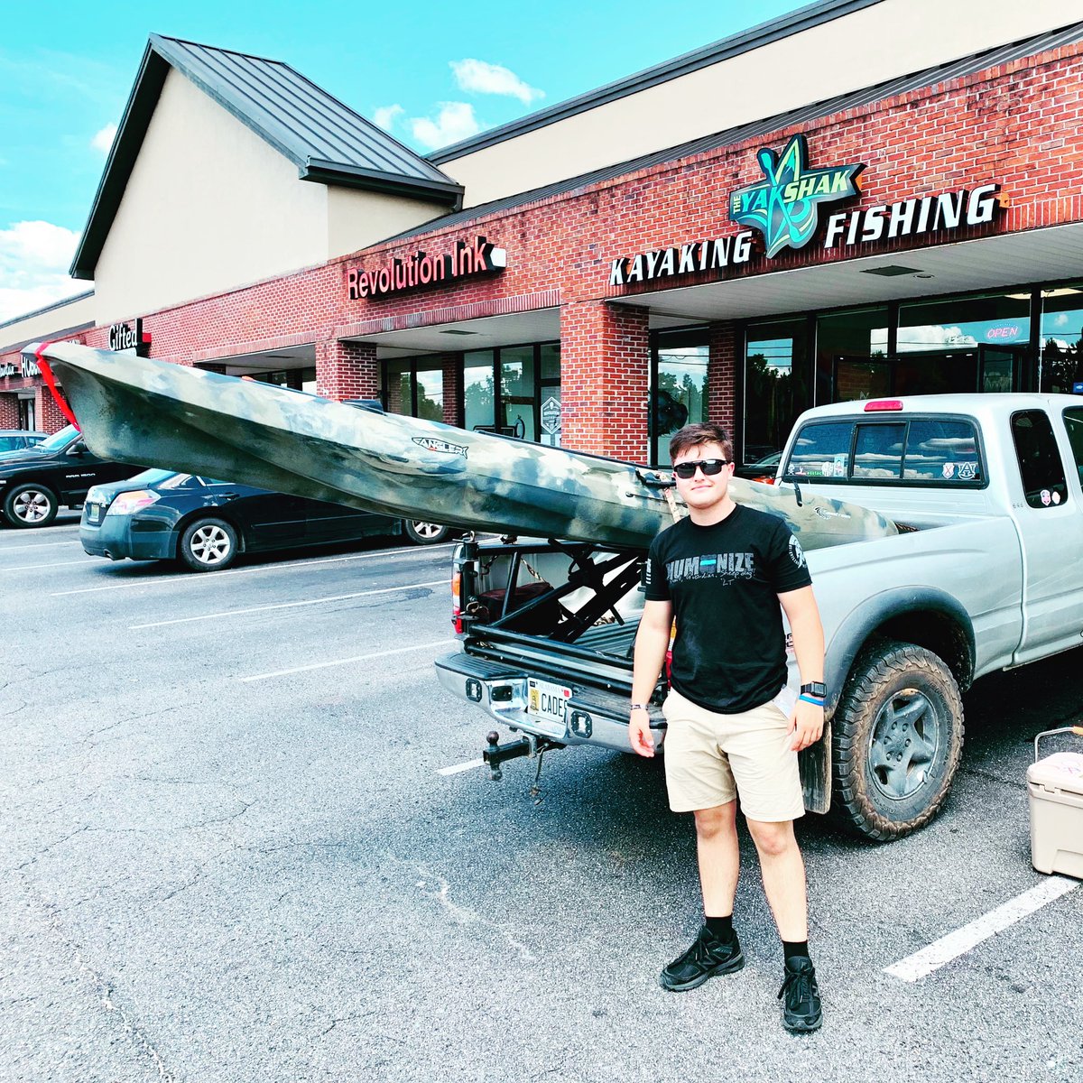 YakShakOfficial's tweet photo. Cade walked out with our first Angler 120 from Seastream, and we hope you have a blast and catch a ton of fish out of it! If you haven’t checked them out, this is yet another amazing line of boats under the @feelfreeus family! #seastream #kayakfishing #theyakshak #ifitfitsitships https://t.co/87FJzFIM4C