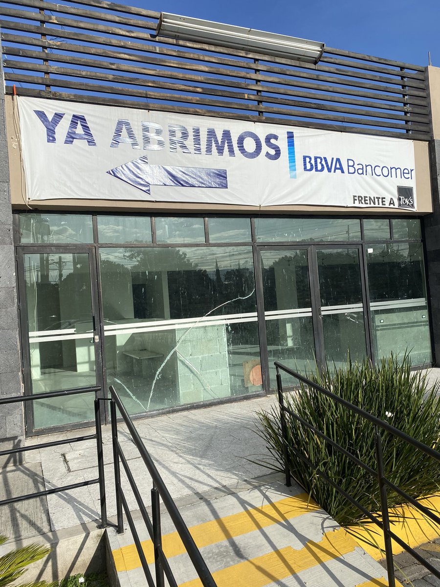 samirajadue's tweet photo. Gracias @BBVA_Mex por tus servicios! De verdad se lucieron con su sucursal cerrada! 🤦🏻‍♀️🤦🏻‍♀️🤦🏻‍♀️ https://t.co/aPIGZMYT0v