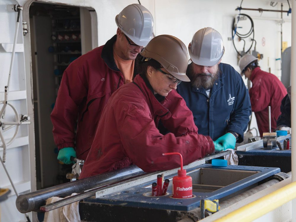 US_SciOD's tweet photo. More faces of #EXP384! Check out the latest batch of photos to follow basalt through the laboratory and get a glimpse of daily operations on the JR β΄οΈhttps://t.co/tEuNFn7TC8 #NSFfunded #WomenInSTEM
(πΈ: Lisa Crowder + Sandra Herrmann, #JRSO #IODP) https://t.co/Jl3kucJTV1