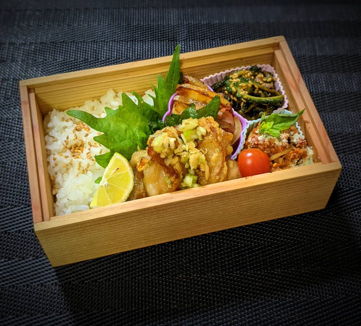 中国料理1品入ると食欲そそられます🎵
#油淋鶏
#リヨネーズポテト
#ゴーヤ豚肉甘辛炒め
#自家製ミートスパ
#家のトマト
#徳島すだち