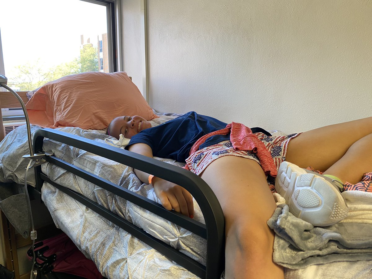 maggiedates's tweet photo. Tired after moving everything from the car to her dorm room...  getting her setting today! https://t.co/vXwULqTSPn