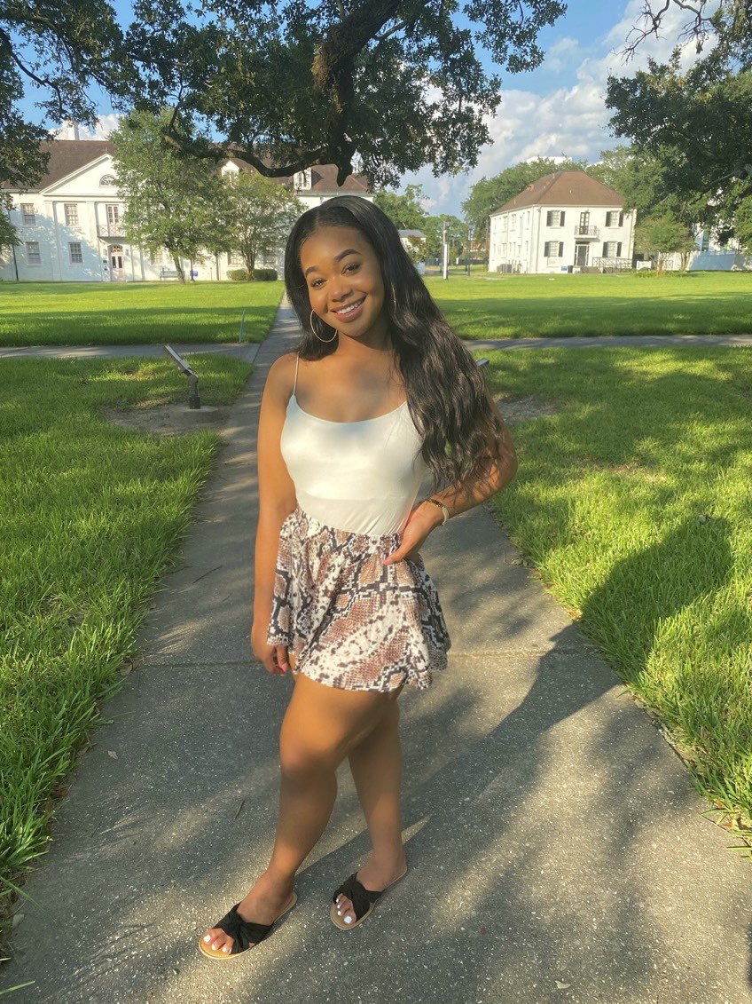 sincerelyalanaa's tweet photo. First day thingss https://t.co/Bt7vg3922H