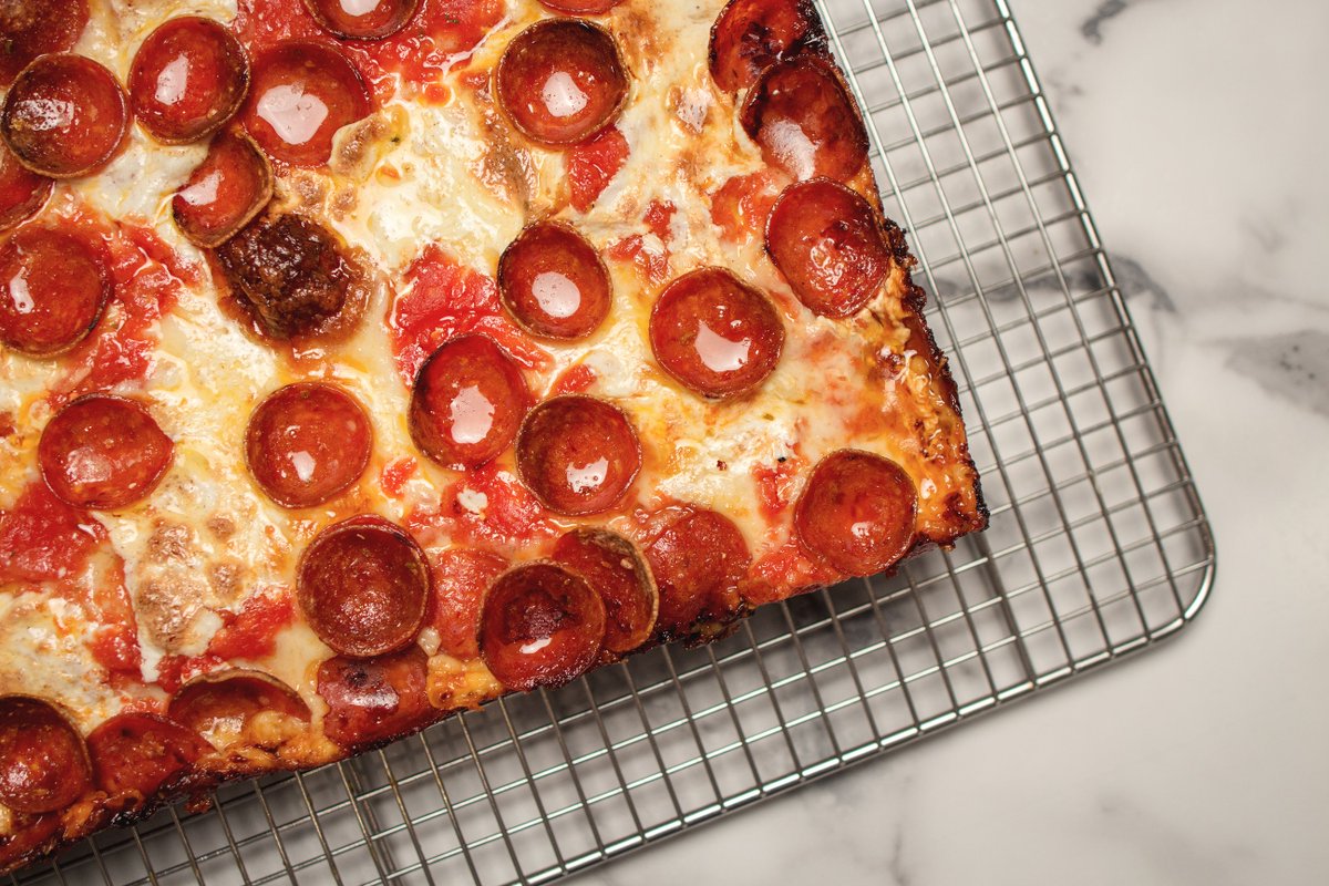 PopUpPizzaLV's tweet photo. The best square you’ve seen all day 🍕
#PopUpPizza #PlazaLV #Vegas #DTLV #Pizza #DetroitStyle https://t.co/00K0OHegxU