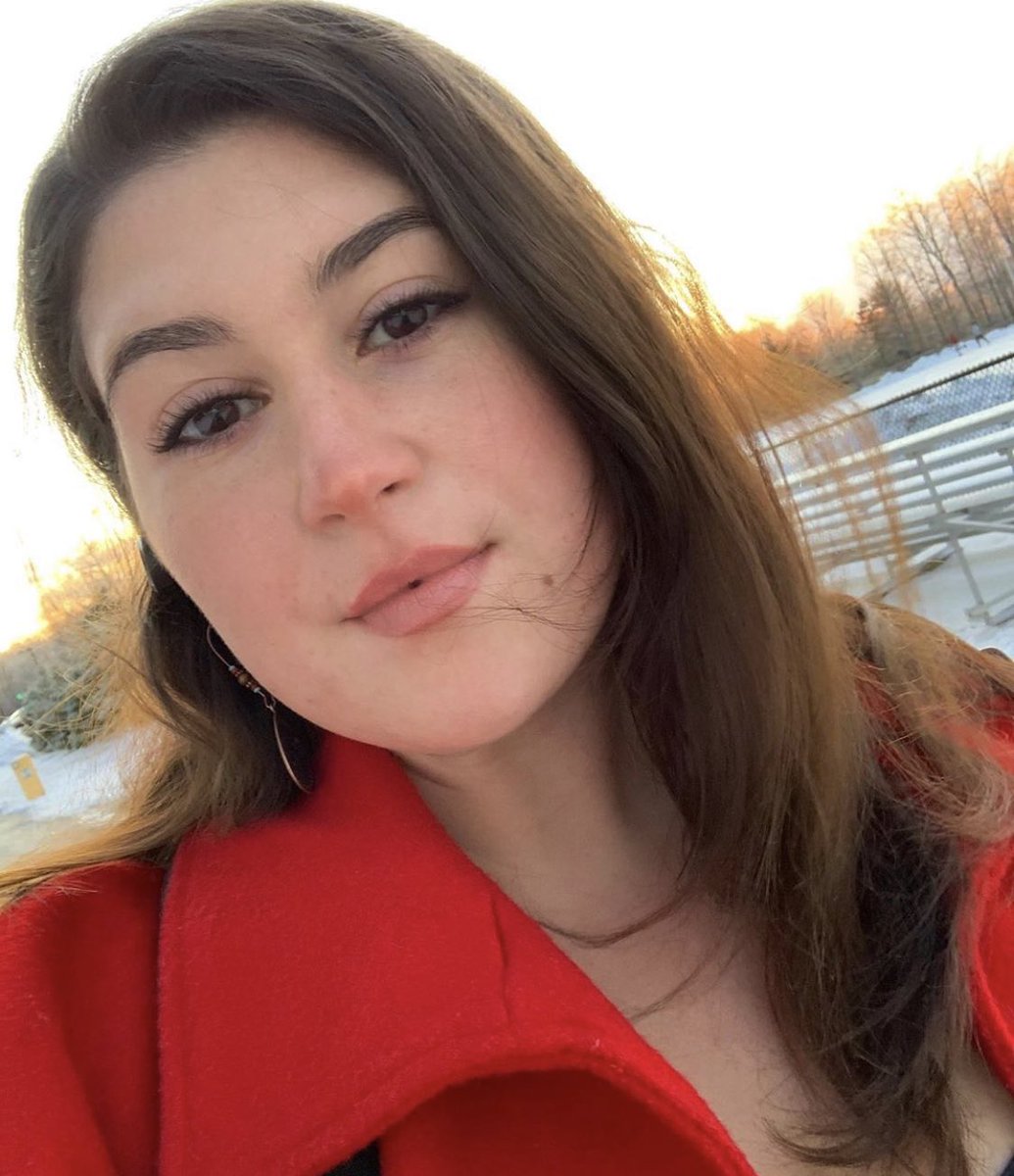 runDMC_28's tweet photo. YALL PLEASE RETWEET!!! My beautiful cousin went missing in Southampton NY this weekend!  Please if you have seen her or have any information please call this number!! https://t.co/peNit8Er7C