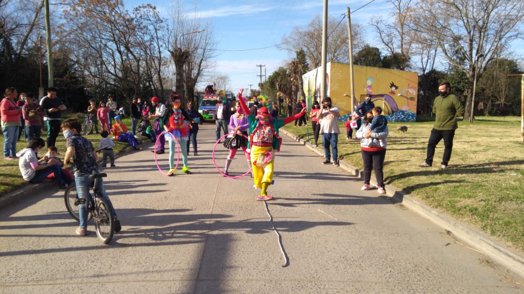 Desde la Subsecretaría de Participación Ciudadana del Ministerio de Seguridad, continuamos con los festejos por la Semana de la Niñez, esta vez en #GeneralBelgrano

También estuvo presente Carolina de los Santos, de la organización social local La Casita