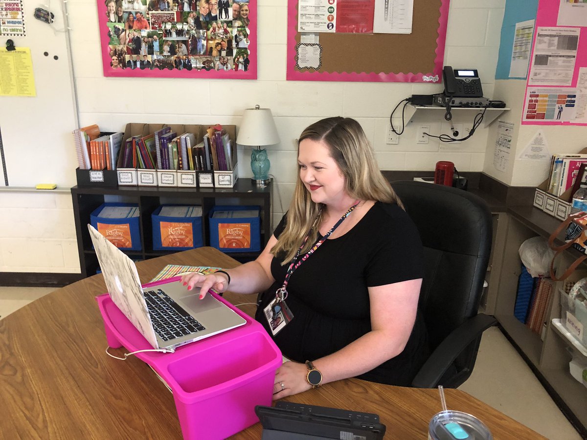 ValdesNativ's tweet image. Great job Ms. Lombrano and Mrs. Pugh for a great parent orientation @LewisvilleES #ponystrong