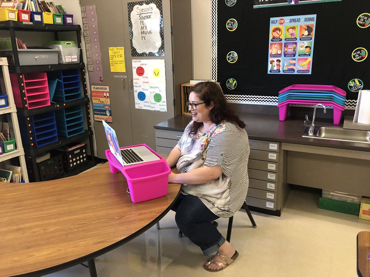 ValdesNativ's tweet image. Great job Ms. Lombrano and Mrs. Pugh for a great parent orientation @LewisvilleES #ponystrong