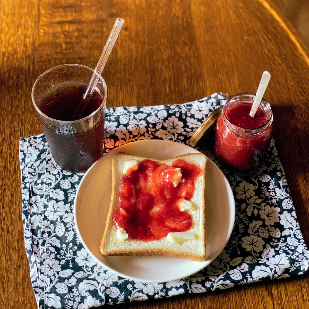 ট ইট র なかしましほ ルバーブと春のうちに冷凍しておいたいちごを使ってジャム に バタートーストはカリッと焼いて バターぽちぽちランダムにおいて ジャムと味の凸凹を楽しむのが好きです 来週のfoodmood通販でもオオカミジャム のルバーブを紹介できそう ট ইট র なかしましほ ルバーブと春のうちに冷凍しておいたいちごを使ってジャム に バタートーストはカリッと焼いて バターぽちぽちランダムにおいて ジャムと味の凸凹を楽しむのが好きです 来週のfoodmood通販でもオオカミジャム のルバーブを紹介できそう