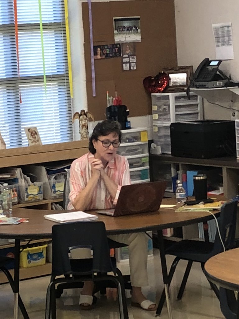 ValdesNativ's tweet image. Our teachers were ready to meet our families in our parent orientation. Thank you for all of your hard work @LewisvilleES #ponystrong