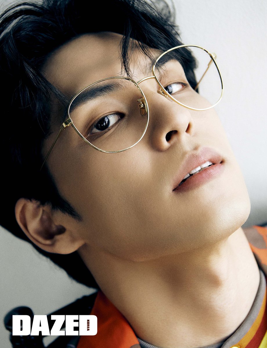 DazedKorea's tweet photo. 서로는 서로에게, 원하는 것과 필요한 것이 되어주었다. 주변에선 헤아릴 수 없는 도움의 손길을 건넸고, 한 꼬집의 운마저도 이 둘의 편.

#데이식스 의 #원필 과 #도운 은, 그렇게 닮아갔다.

#DAY6 #WONPIL #DOWOON

더 많은 화보와 기사는 <데이즈드> 9월호에서 만나볼 수 있습니다. https://t.co/lPEtpyUBEV