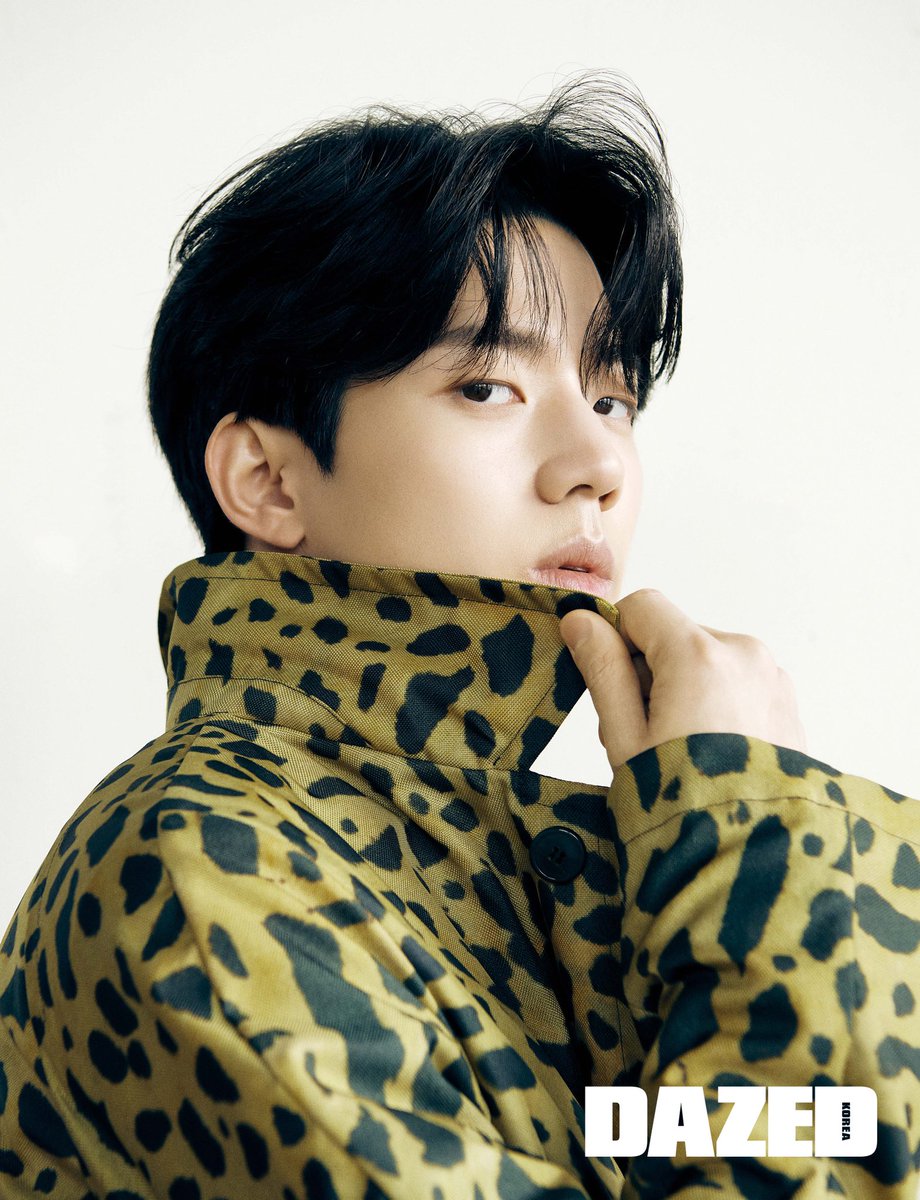 DazedKorea's tweet photo. 서로는 서로에게, 원하는 것과 필요한 것이 되어주었다. 주변에선 헤아릴 수 없는 도움의 손길을 건넸고, 한 꼬집의 운마저도 이 둘의 편.

#데이식스 의 #원필 과 #도운 은, 그렇게 닮아갔다.

#DAY6 #WONPIL #DOWOON

더 많은 화보와 기사는 <데이즈드> 9월호에서 만나볼 수 있습니다. https://t.co/lPEtpyUBEV