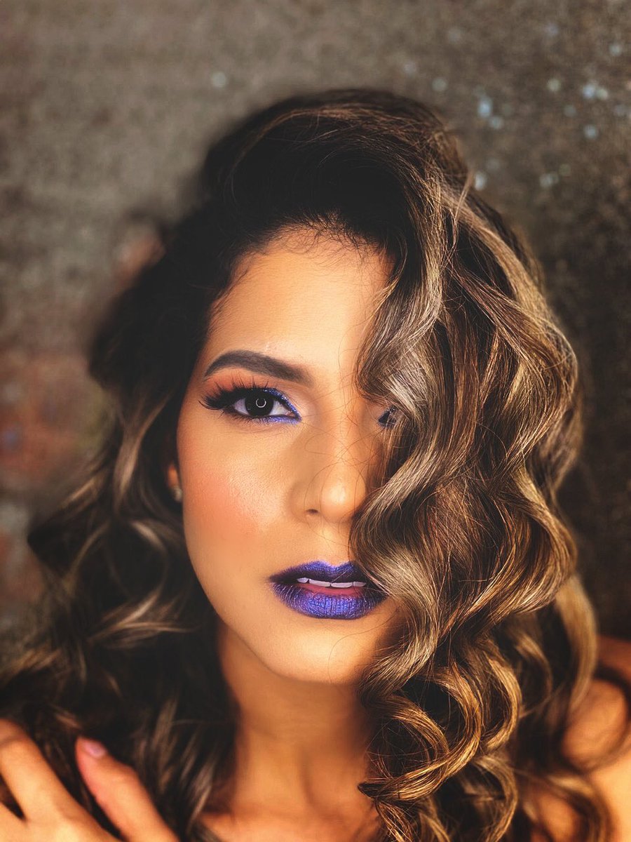 sarisamakeup's tweet photo. Makeup inspo @OFRACosmetics @BenefitBeauty @NARSCosmetics #makeupartist #Makeupismypassion #makeupgoals #style https://t.co/SehO2D2bNP