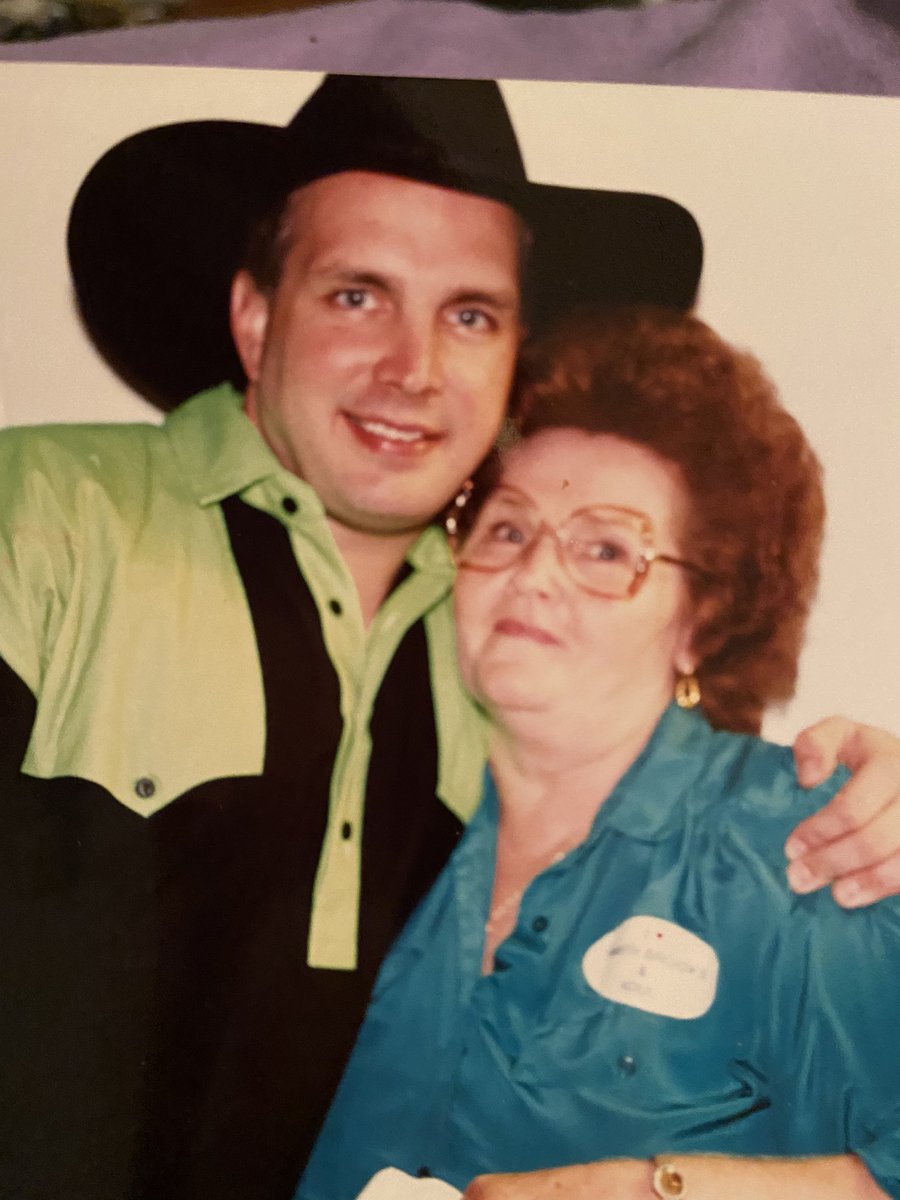 lisamej94's tweet photo. Memories@Garth Brooks Corpus Christi  Texas 1985 https://t.co/WVOS8ybOgK