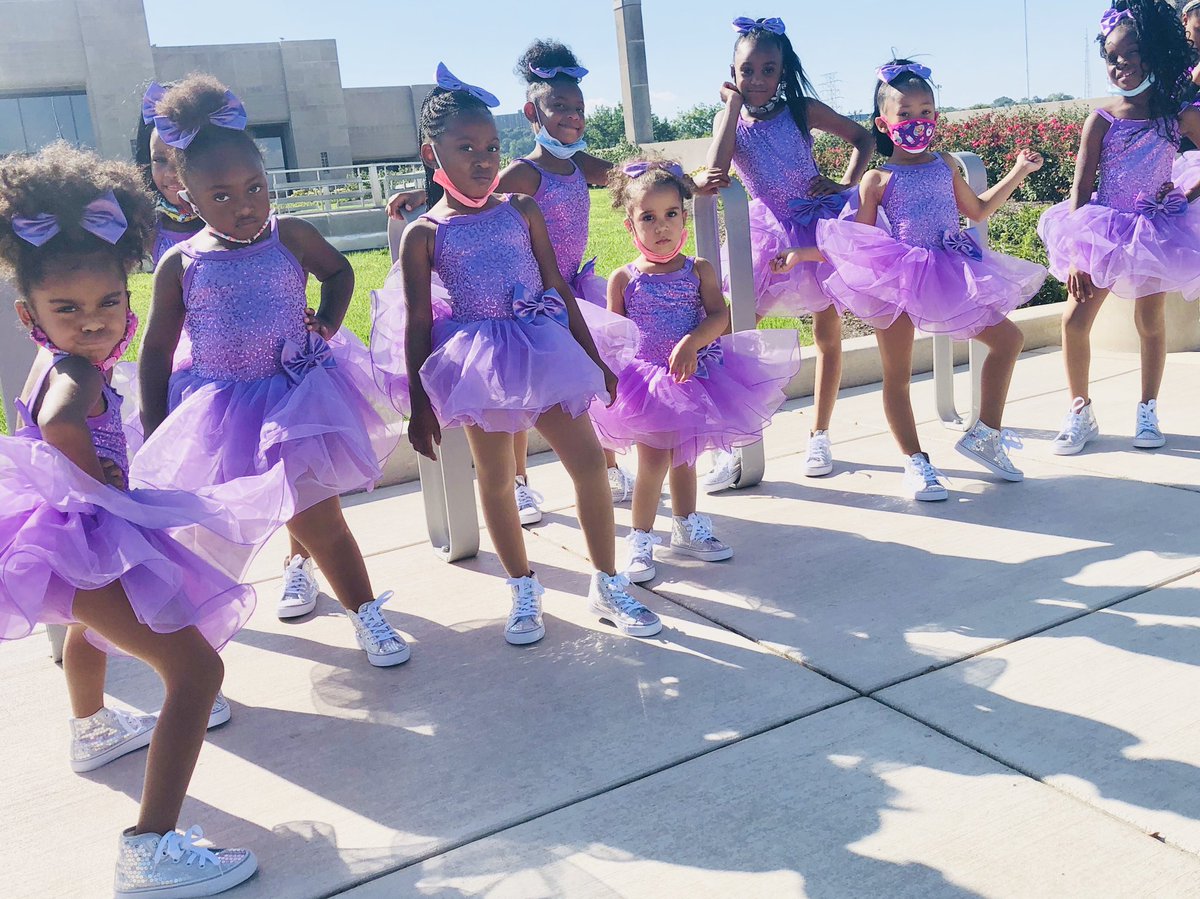 NewsLaw1's tweet photo. 😍😍😍 These little ladies always bring the sunshine! 🥰  I told them to give me “attitude”.  I got it... for sure! 😂😅 #LoveQKidz💜 #LoveCincinnati❤️ https://t.co/HwTu4fUWgu