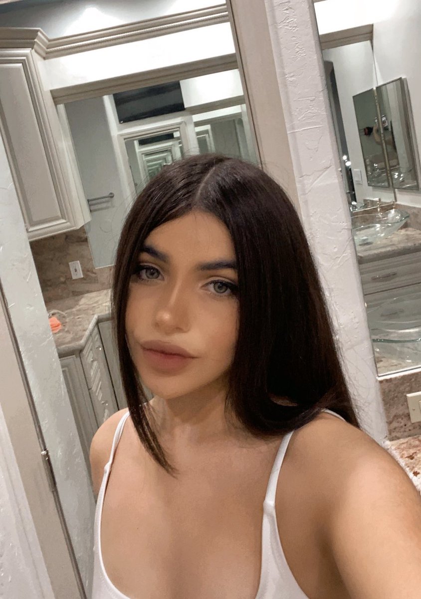 Alina Rose 🌹 tweet media