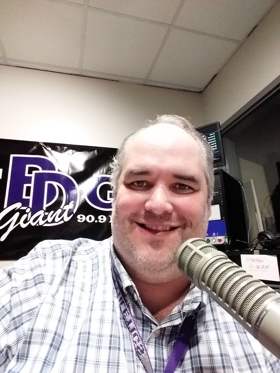 So, the best laid plans...We had some major technical issues at the start of Inside  @BenDavisFB.  @z10nbr0wn and  @SimmonsFamily were in different locations due to the pandemic.  @johnnystir was in studio. (1)