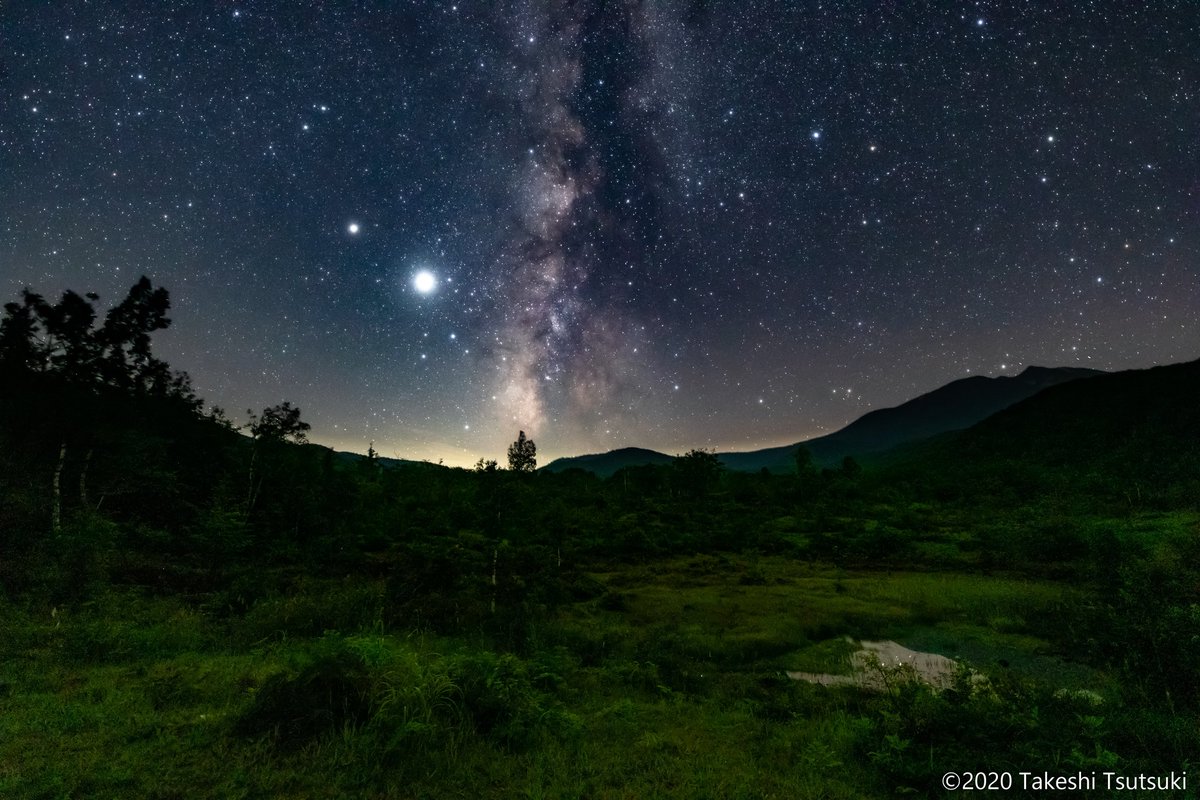 乗鞍高原 Norikura Kogen على تويتر 今夜は新月です 昨夜も一晩中 とても素晴らしい星空が出ていました こちらは 一ノ瀬園地まいめの池の すぐ隣にある 偲ぶの池から眺める夏の星空になります 天の川 星景写真
