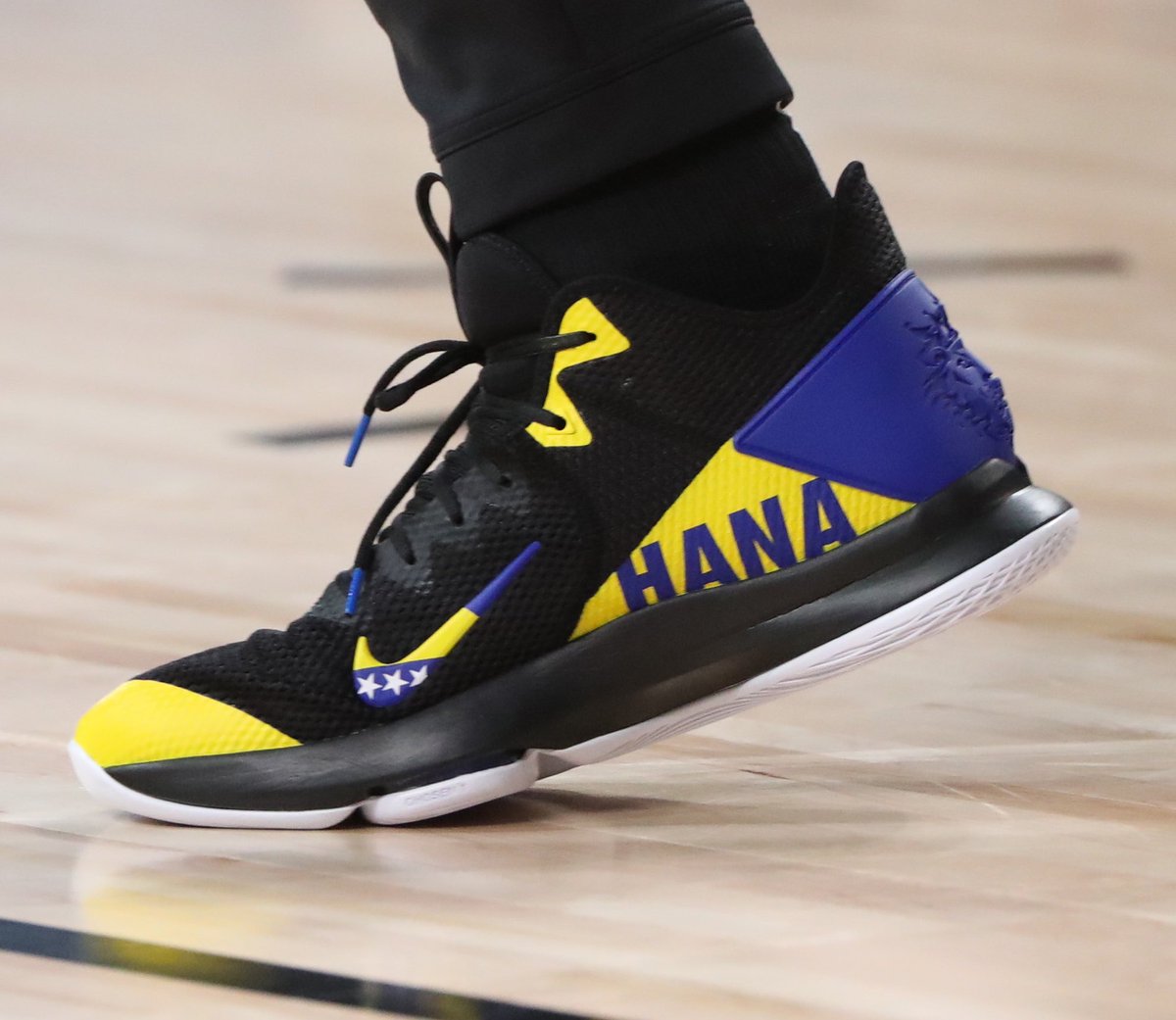 NickDePaula's tweet photo. Blazers center Jusuf Nurkic is wearing this custom pair in Bosnia’s colors honoring his late Nensi Hana. 🇧🇦 

🎨  by “Working Ostrich” customs. https://t.co/5C17mdaCYX