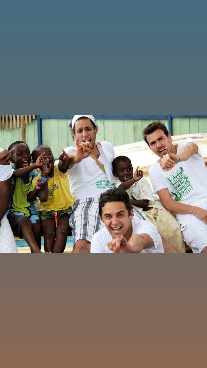 Se construye país no solo a través de la música y <a href="/wambaoficial/">WAMBA</a> es un ejemplo de ello. Entre 2009 y 2012 realizaron talleres y actividades junto a Profamilia y Save The Children para evitar todo tipo de violencia en los jóvenes, así como la protección y el cuidado de los niños.