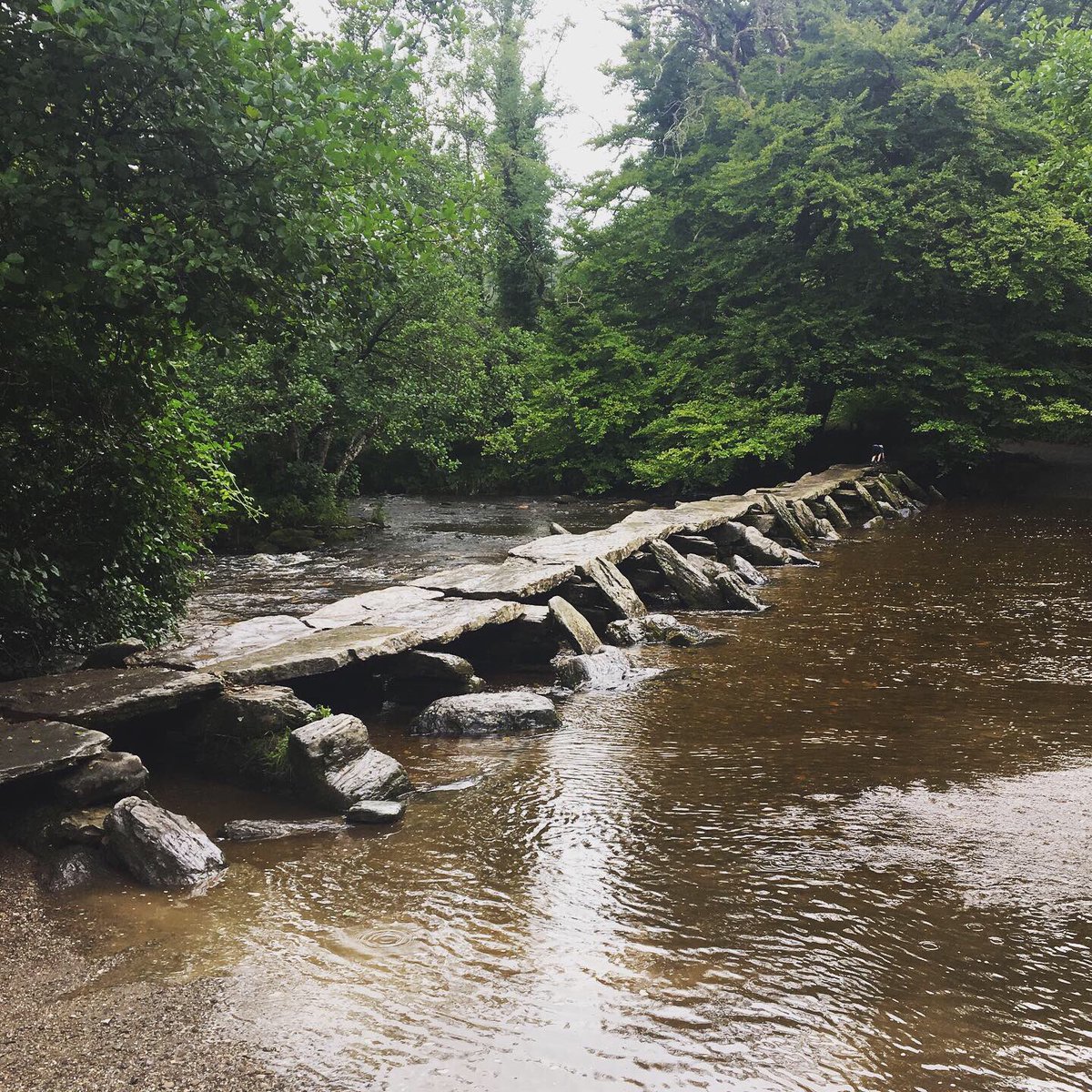 The Tarr steps at Exmoor National Park is a great place for a picnic or pub lunch & then a stroll or paddle in the river Barle. You may even see some Exmoor ponies on your travels!
#exmoor #devon #picnic #publunch #luxurycamping #glampinglife #glamping #luxuryglamping