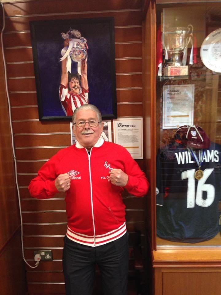 FansMuseum's tweet image. How many rt's can we get for the #littlegeneral this man lifted the cup in 73, and we know you all will support him and get these images sharing 🙌🏻⚽️❤️ he's here, he's there, he's every blooming where, Bobby Kerr, Bobby Kerr 🙌🏻 #Ambassador